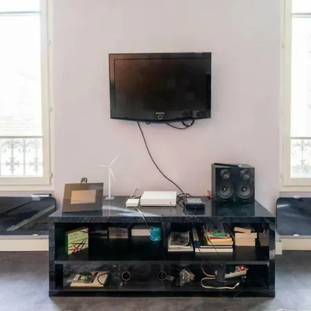 Spacious 1 Bedroom In Apartamento