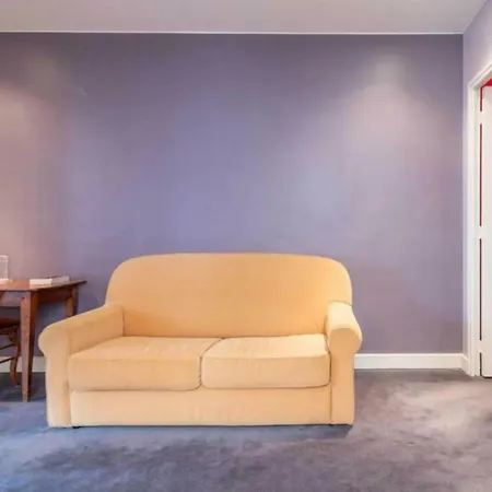 Spacious 1 Bedroom In *