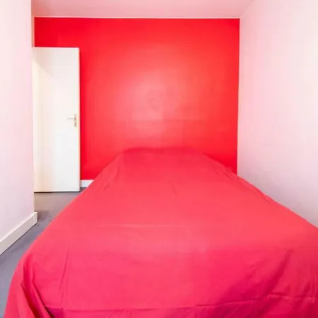 Spacious 1 Bedroom In Apartamento