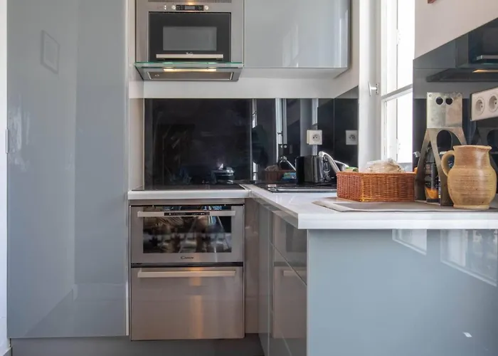 Spacious 1 Bedroom In Apartment Paris