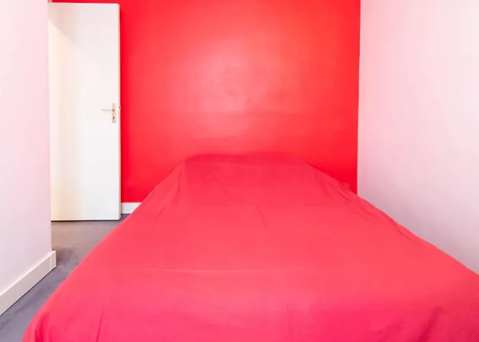 Spacious 1 Bedroom In Apartment
