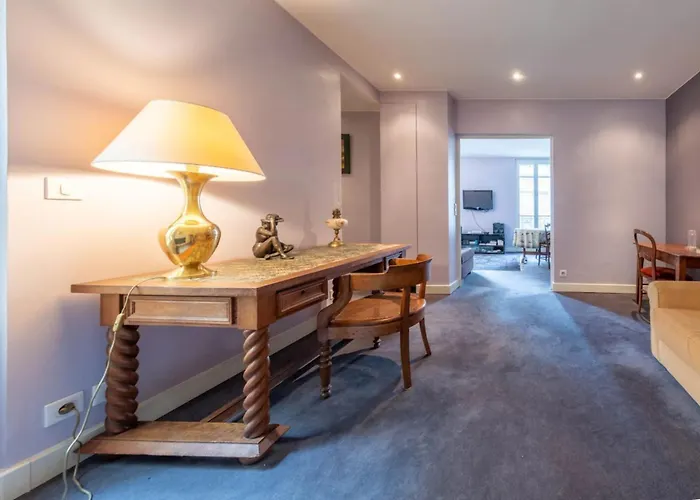 Spacious 1 Bedroom In Apartment *