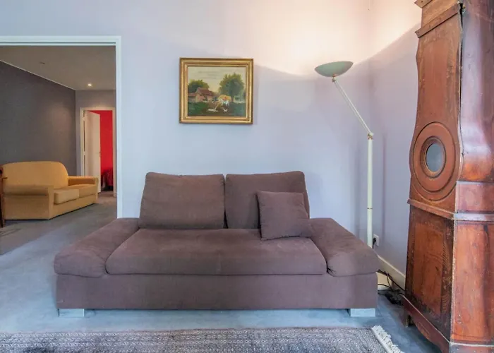 Spacious 1 Bedroom In * Paris